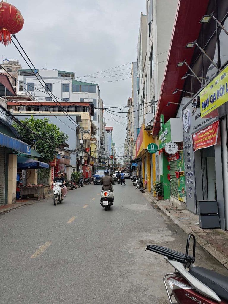 nhà 4 tầng .Dân xây - Mặt phố - kinh doanh - vỉa hè - ô tô tránh