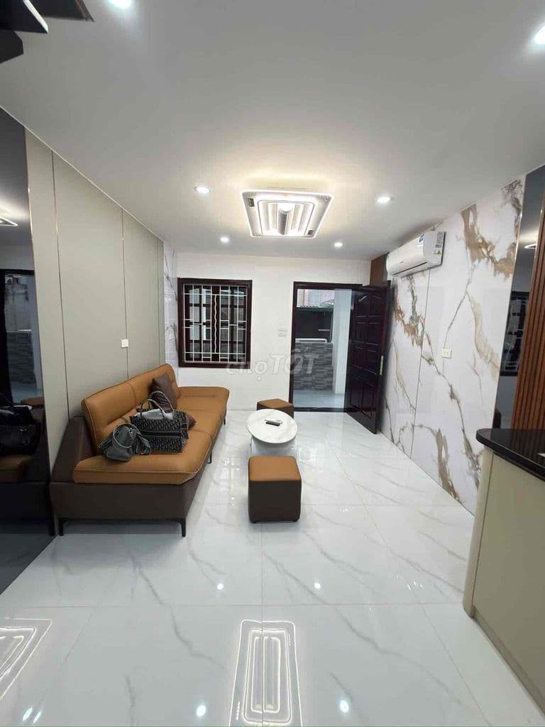 Hơn 5 tỷ có nhà sổ hồng Phùng Hưng-NT cao cấp-100m;4N;2VS