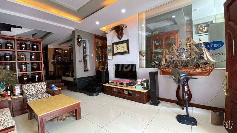 Mặt tiền Nguyễn Chí Thanh, Phường 7, Quận 10, 4.2m x 18m, DTCN 74m