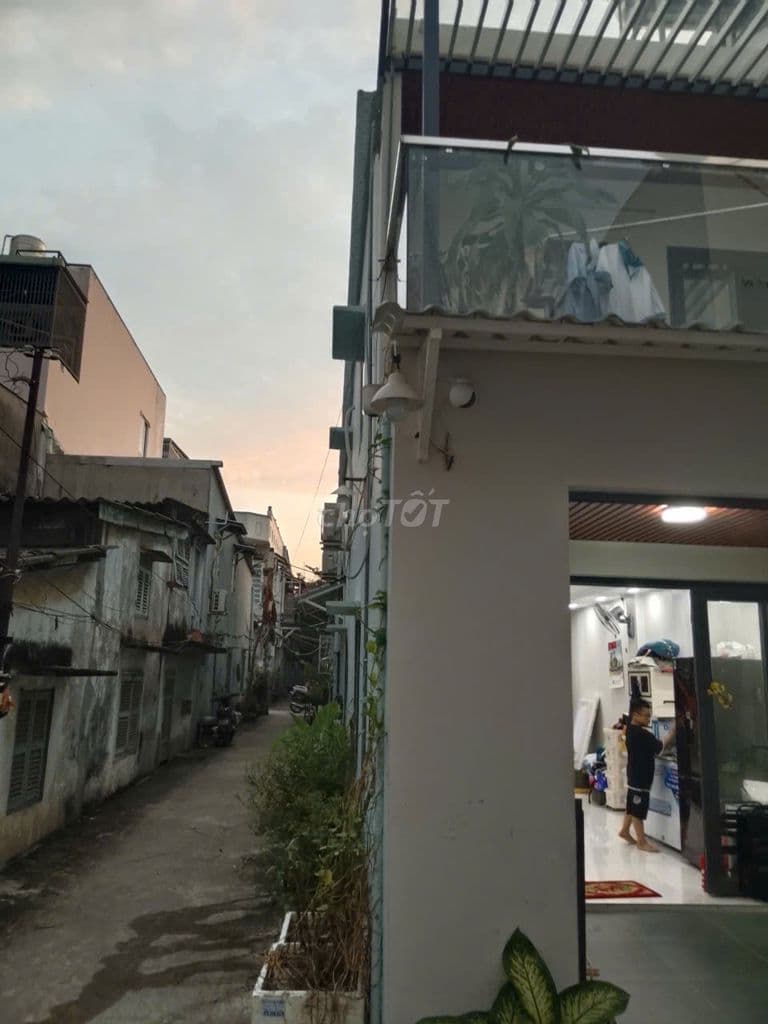 Bán căn góc hai mặt đường, hẻm oto vào tận cửa, có cửa hông. - Ảnh 2