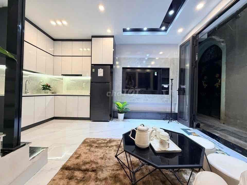 HƠN 6 Tỷ - TÔN ĐỨC THẮNG - 28m x mt4,5 x 4T - LÔ GÓC