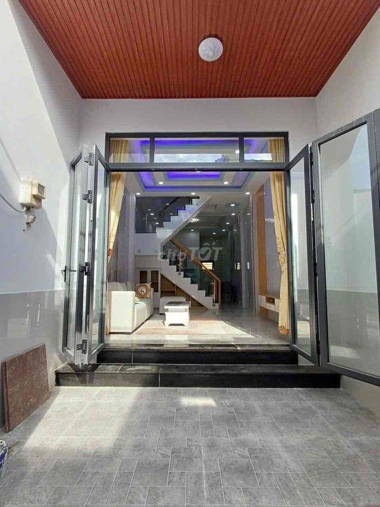 Nhà phố mới xây ngay Ngã tư Ga, có nội thất phường Thạnh Lộc - Quận 12 - Ảnh 2