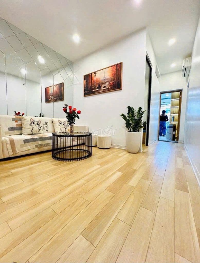 Bán căn hộ tập thể Mai Dịch, 80m2, lô góc, 3 ngủ, 3 mặt thoáng.