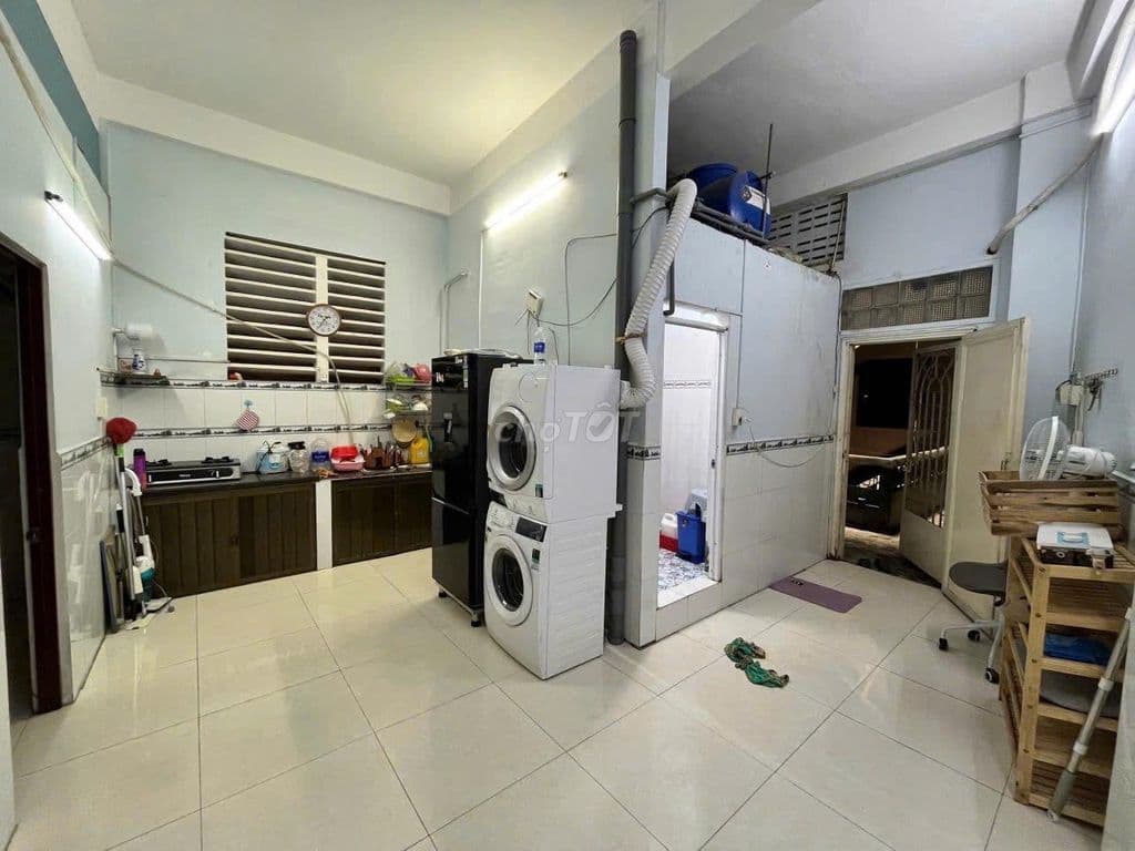 Bán căn hộ 2PN lầu 2 Quận 5 giá chỉ 1.69 tỷ