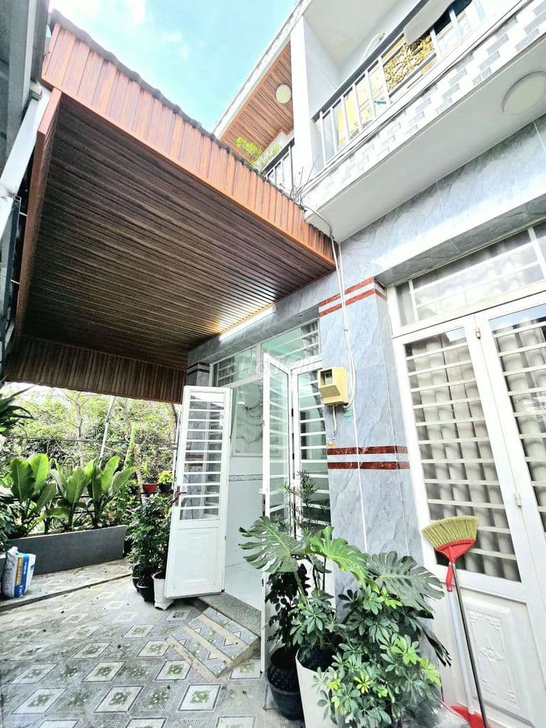 nhà bán một lầu có phòng ngủ dưới đất gần chợ