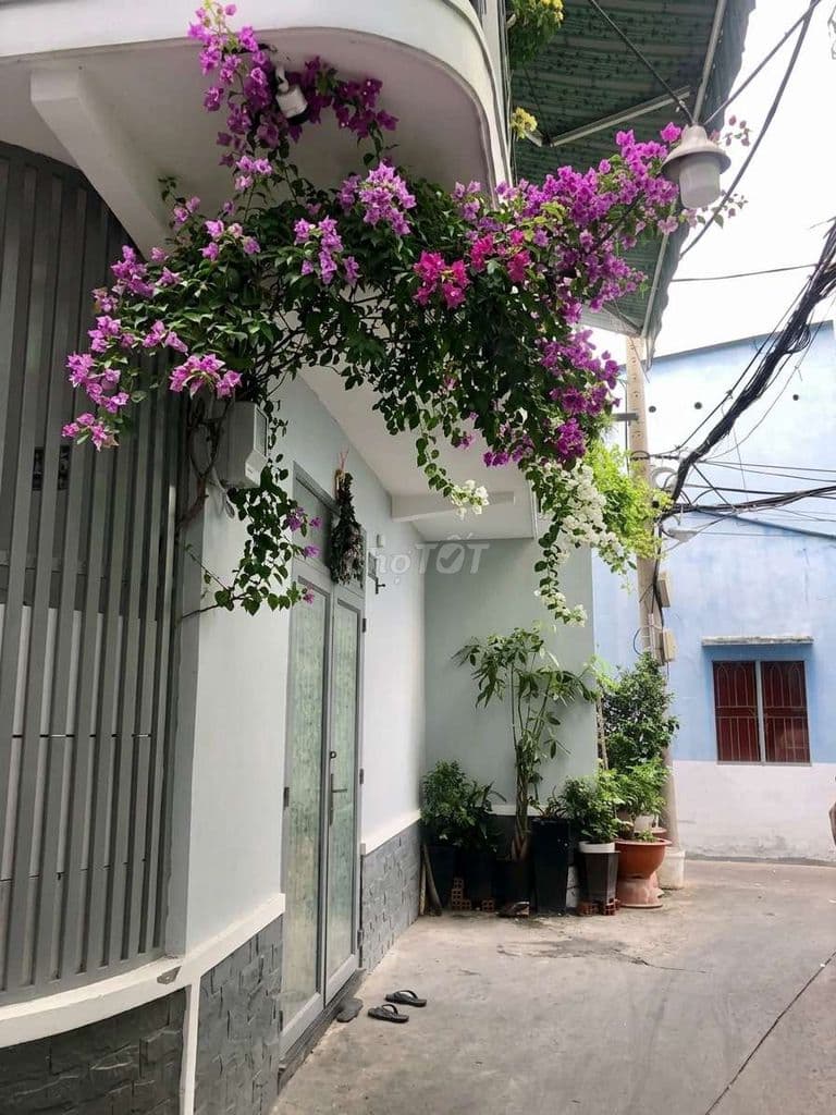 Mua bán nhà quận 4, 45m2 đất, view góc 3 mặt tiền, hẻm rộng, sát MT !