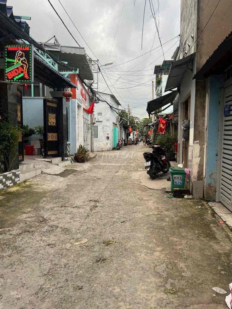 chủ gửi cần bán nhag TL 04 vào 1/ ngắn ngay ngã tư ga chưa qua ql 1A