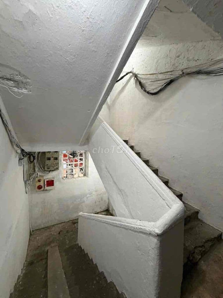 Quán Thánh 40 m2 sổ đỏ Ba Đình tập thể tầng 2 cách mặt phố 10 m chỉ 3, - Ảnh 2