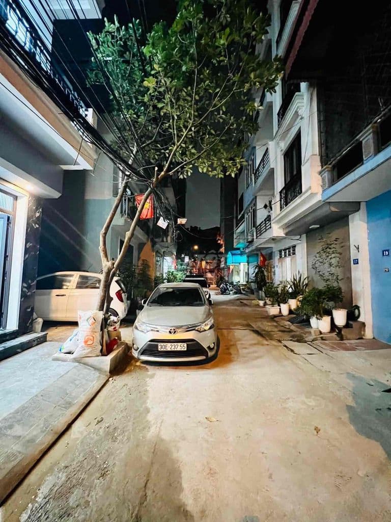 NHÀ HOÀNG MAI 30M 5 TẦNG ÔTÔ ĐỖ CỬA