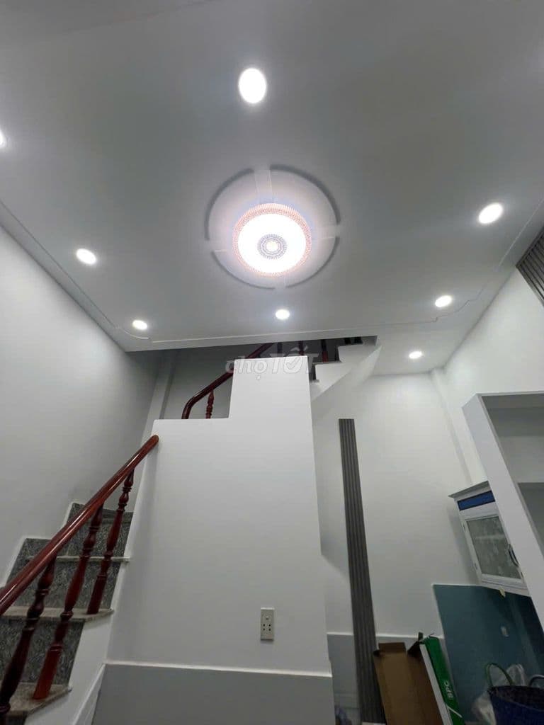 Nhà 27m2 thổ cư khu dân cư, có 2 phòng ngủ và ban công đầy đủ