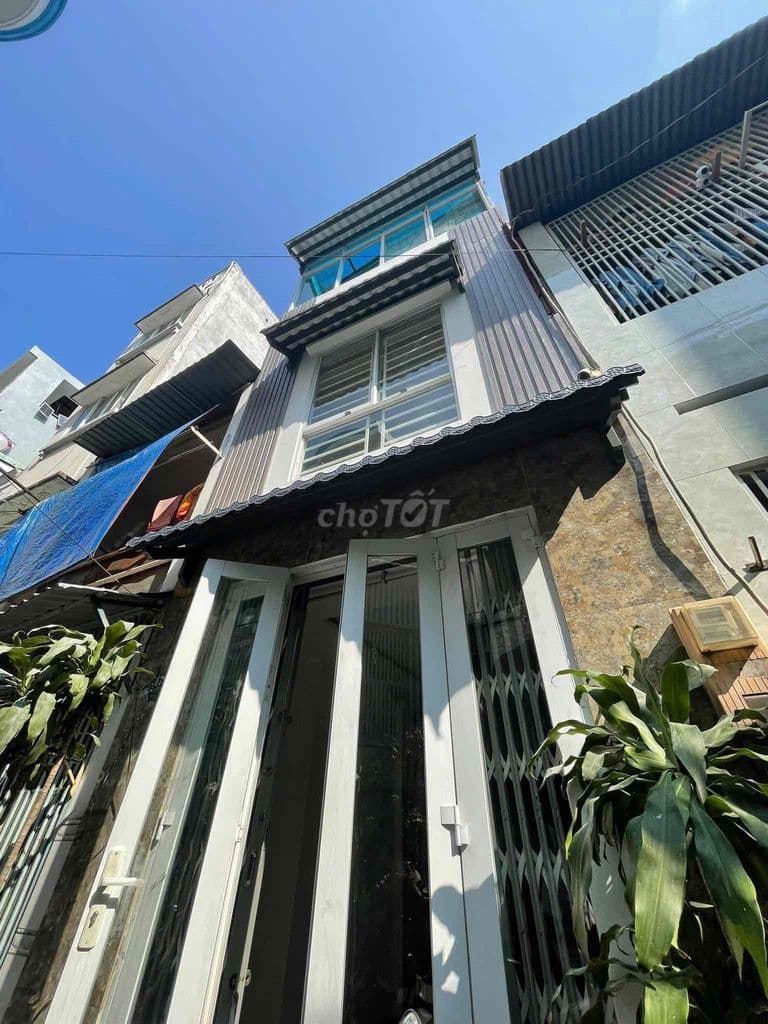 HXH ĐẾN NHÀ TRUNG TÂM Q 10 , 3 TẦNG ,20 M RA MT, NH