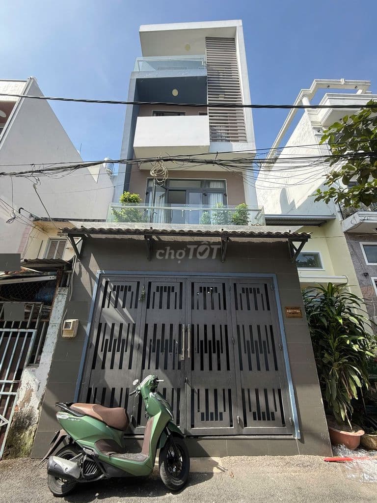 BÁN NHÀ DUONG QUẢNG HÀM DT 4,4 X 13 HEM 8M