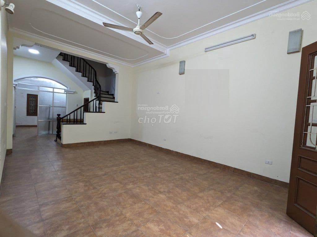 Nhà ngõ 106 Hoàng Quốc Việt, Dt 60m2 x 4 tầng, mặt tiền 4,5m đường 8m - Ảnh 2