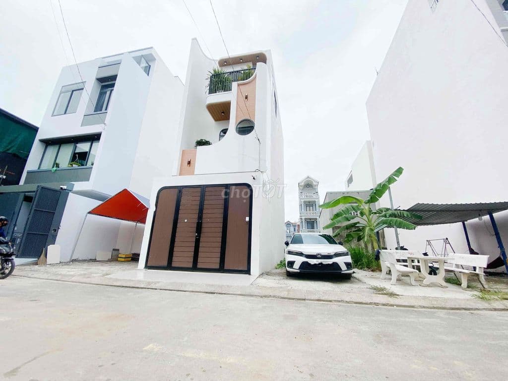Bán nhà 4.2 tỷ (53m2) Lã Xuân Oai, Đường Ô Tô 8m, Tặng kèm nội thất