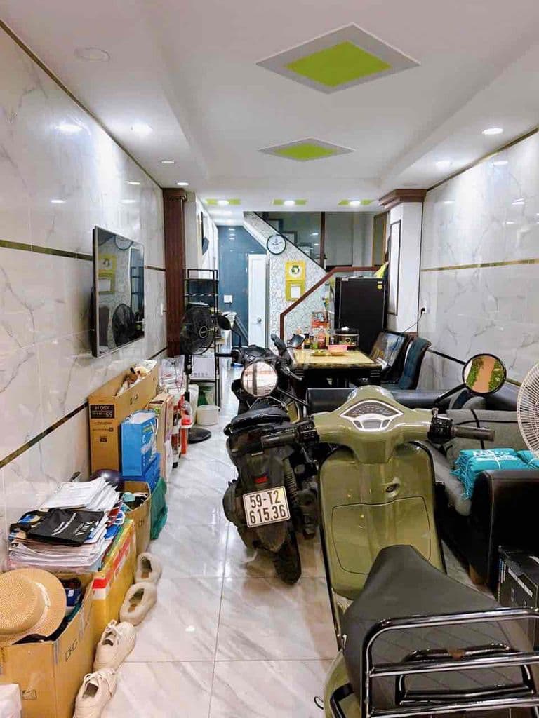 Chính chủ kẹt tiền bán gấp nhà phố hẻm xe máy thông nhau - Ảnh 2