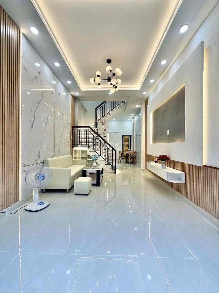 NHÀ 5 TẦNG TT THỊ TRẤN CHÚC SƠN , Ô TÔ ĐỖ CỬA , Về ở ngay - Ảnh 2