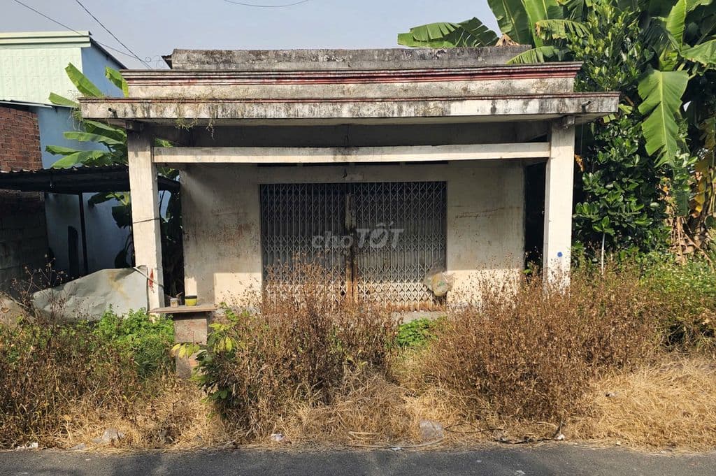 Bán nhà ngay Tân Thông Hội, DT 210m2, full thổ, giá: 630 triệu, SHR