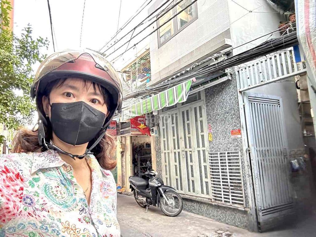 Bán nhà cấp 4, ngang 3.8m, HXH Đ.Đoàn văn bơ chỉ 2.4T- gần chợ 200.