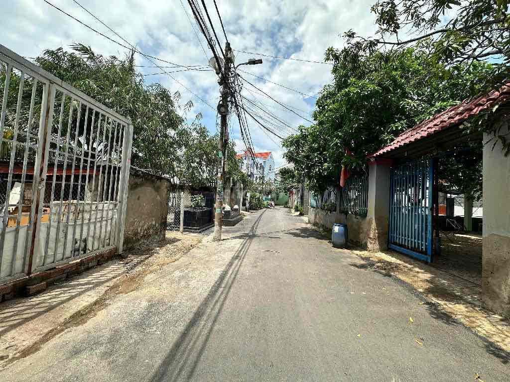 ĐẤT MẶT HẺM XE HƠI – SÁT NGUYỄN DUY TRINH – CHỈ 4,2 TỶ * Diện tích: 1 - Ảnh 2
