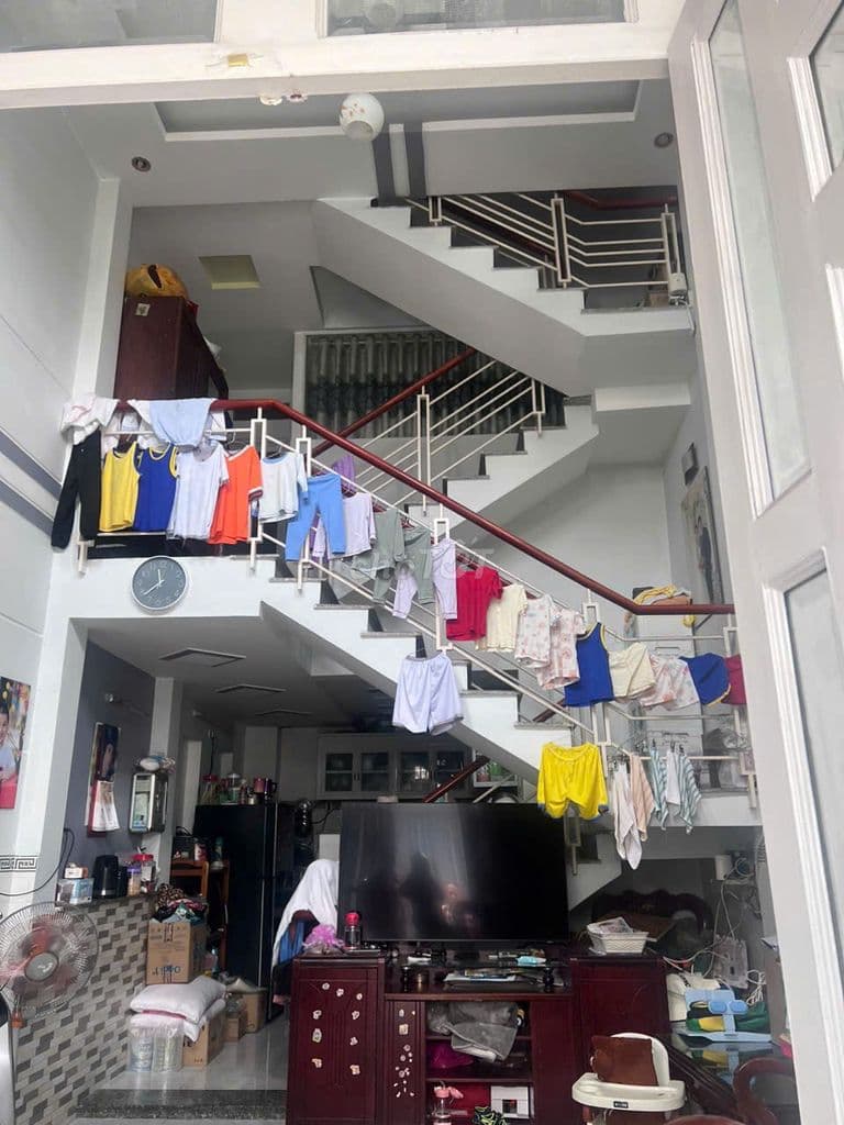 Chính chủ cần bán nhà sổ hồng chung đã đồng sở hữu.