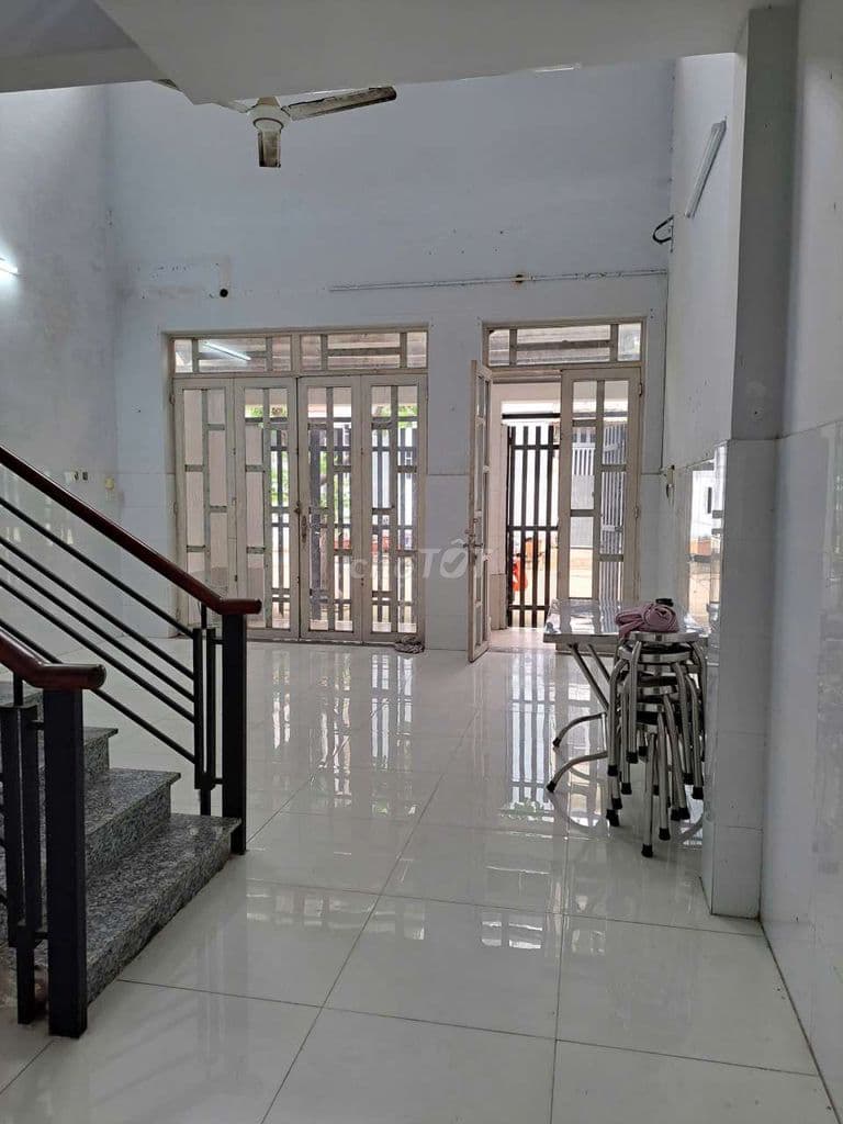 Cần bán nhà 2 tầng đường 10m xe tải tránh nhau Nguyễn Văn Tạo, Nhà Bè