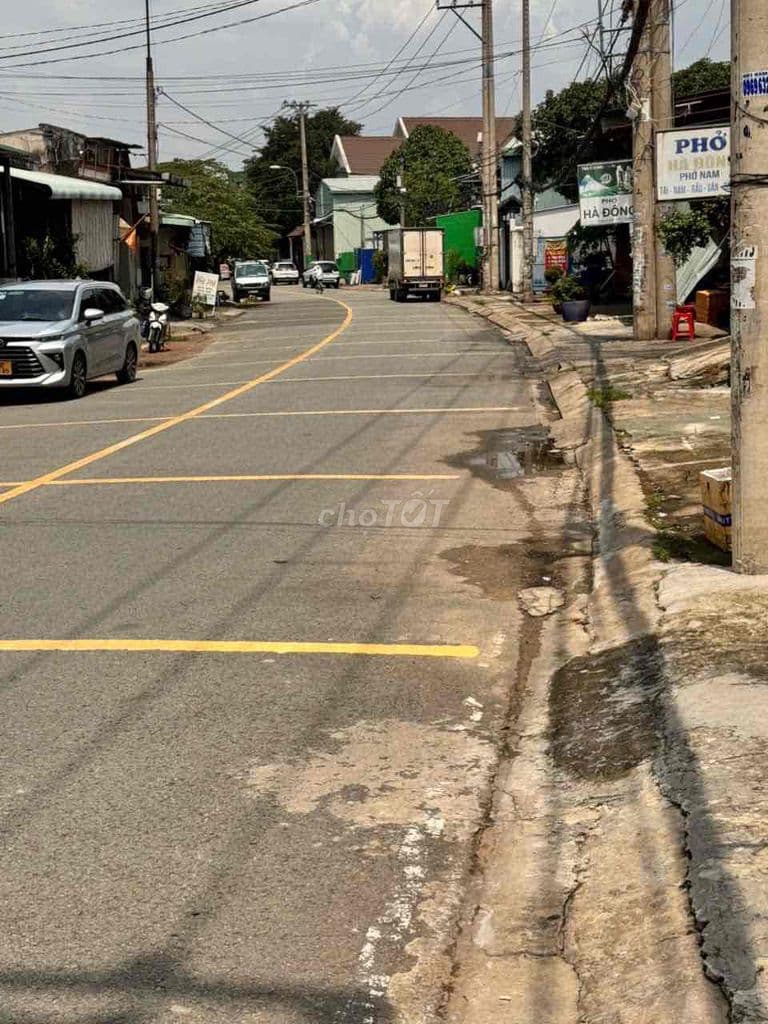 cần bán nhà mặt tiền đường hà huy giáp quận 12.ngang 5,5 dài 50nở hậu