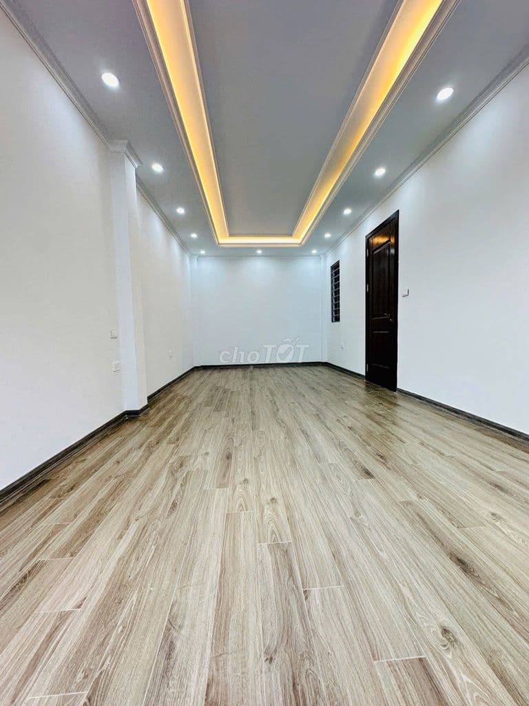 TÀI CHÍNH 10 TỶ NHÀ ĐẸP - THANG MÁY - SÁT HỒ - GẦN PHỐ NGÕ NÔNG - Ảnh 3