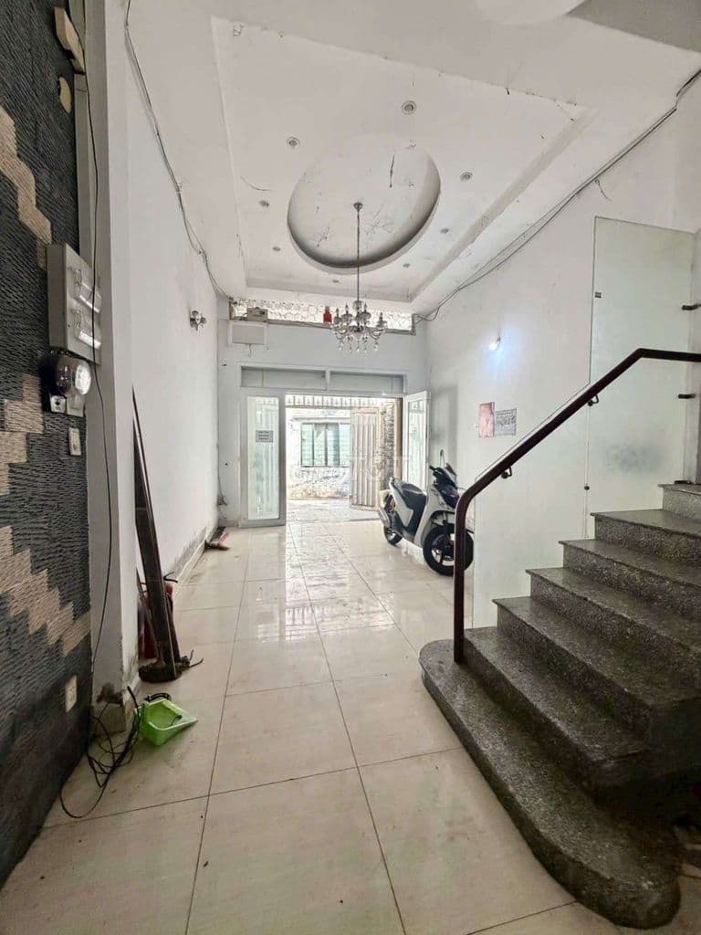 NT.Hiền_ 1 Trệt 4 Lầu 8 Phòng 8wc_ Cách MT 8M_ Tiện Ở& KD Dòng Tiền