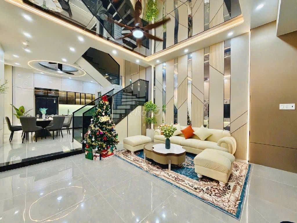 Hiếm! Phân Khúc 7 Tỷ Sở Hữu Nhà 5 Tầng 39m2, HXH Đỗ Cửa Sát Mặt Tiền