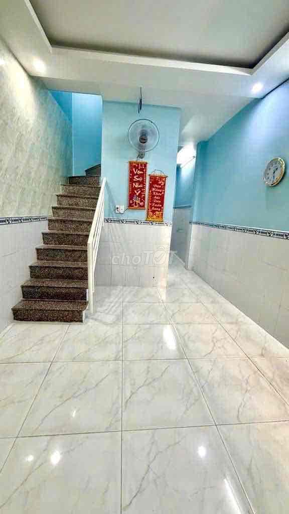 CHÚ Ý ! CHÍNH CHỦ BÁN GÂP NHÀ GẦN CHỢ HẠNH THÔNG TÂY ,64M2 BAO MÁT