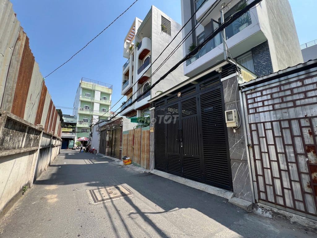 Bán đất 496/32/1a1 Dương Quảng Hàm P6. dt 4x17m, hẻm 6m thông