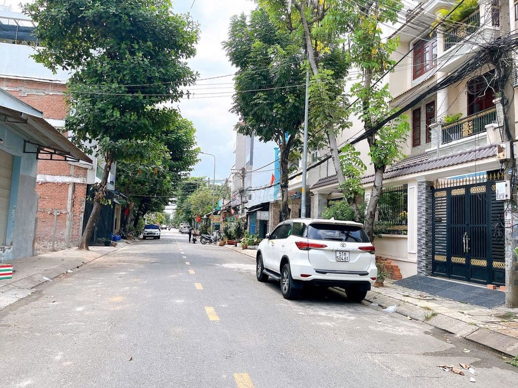 Bán nhà Mặt tiền Ngang 5,1m dài 19m Hoa hồng 120tr