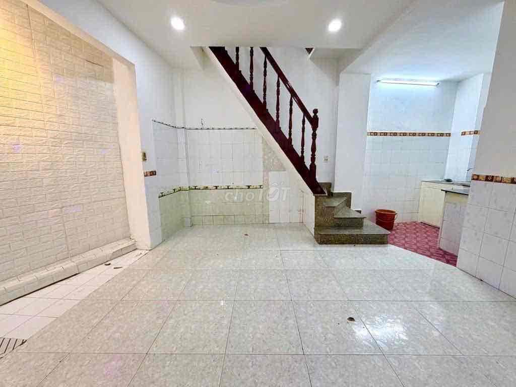 NHÀ PHÚ NHUẬN GIÁ TỐT – 3 TẦNG KIÊN CỐ – SÁT QUẬN 1 – CHỈ NHỈNH 2 TỶ - Ảnh 2