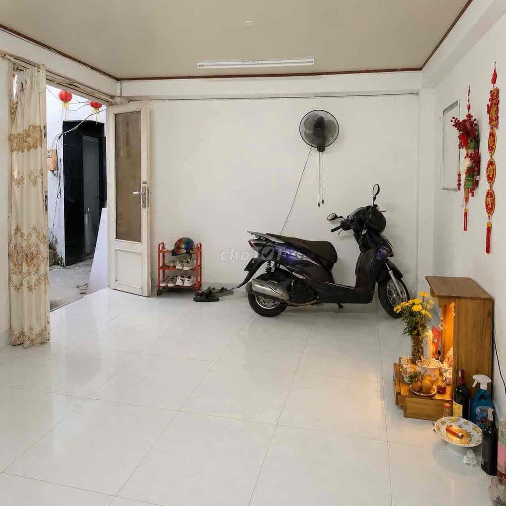 Trần Xuân Soạn 4,2x13m - ngay Lê Văn Lương - 1 trệt 1 lầu- 4 PN - 3WC