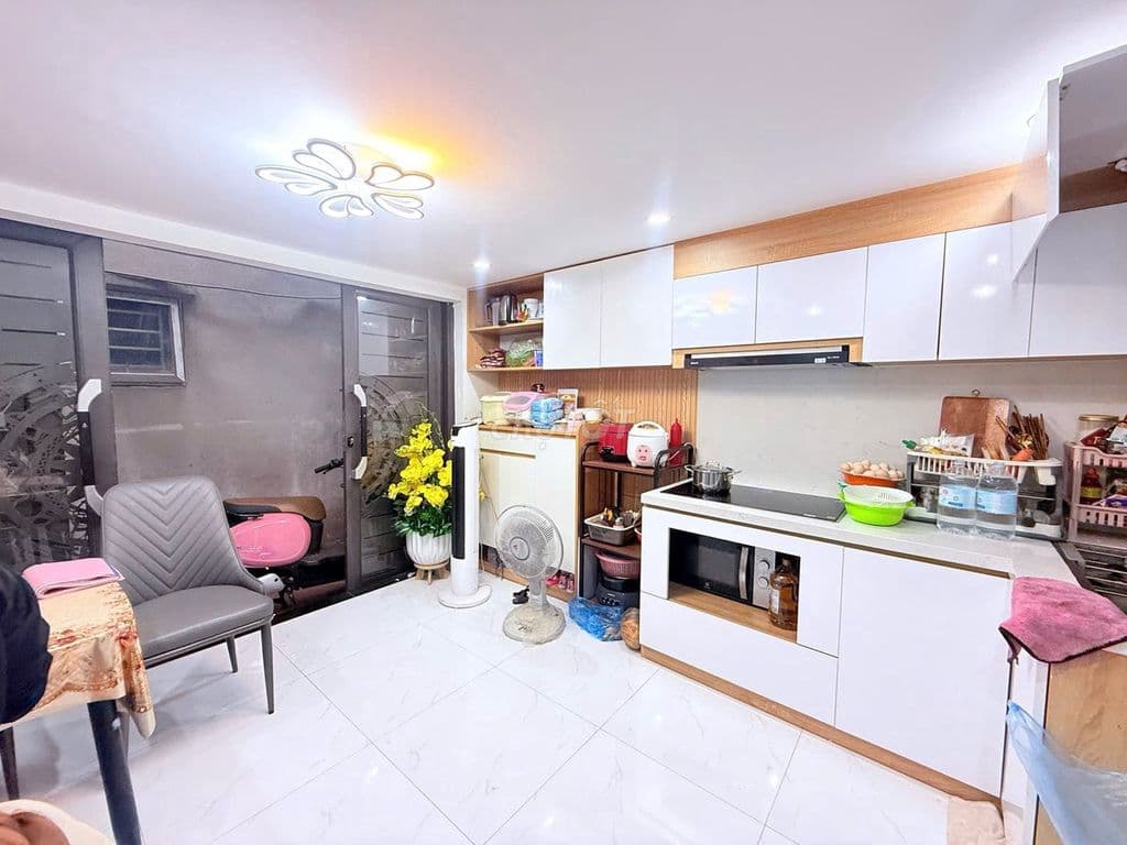 Kim Mã: 2 thoáng, 3 ngủ đủ công năng, gần ô tô – giá hiếm hơn 5 tỷ