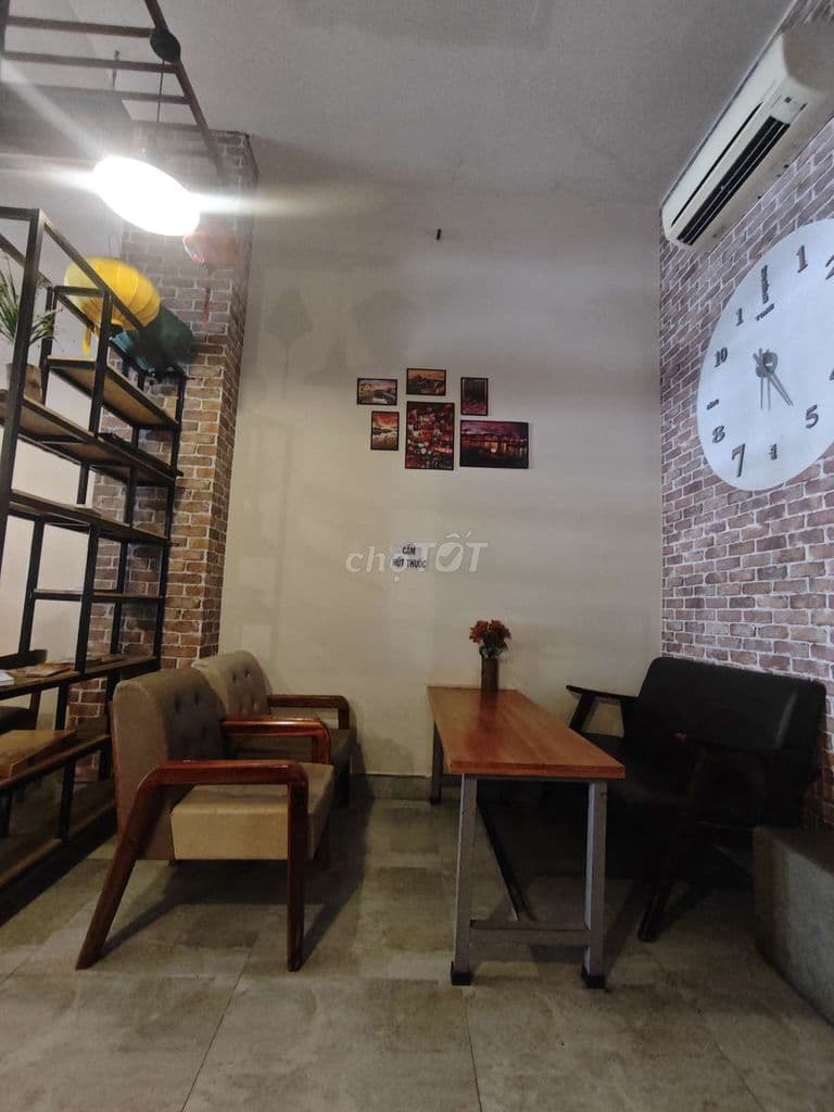 sang quán cà phê đối diện nhà thờ - Ảnh 2