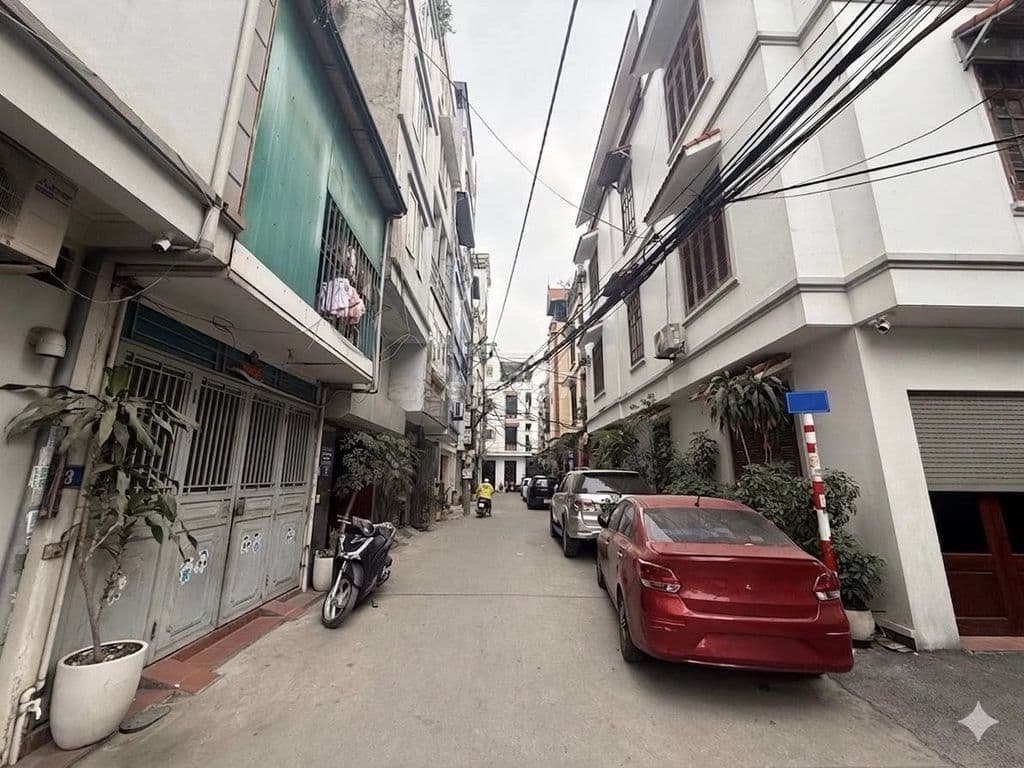 Nhà phân lô Phú Diễn 2 mặt tiền, ngõ ô tô tránh, tặng nội thất