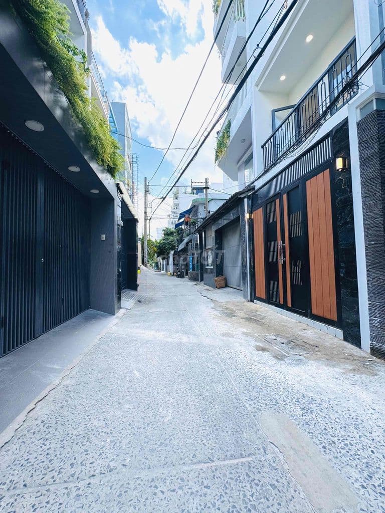 Nhà Ngay Nguyễn Hồng Đào - Xe Hơi Thông - 30M2 3 Tầng Full Nội Thất