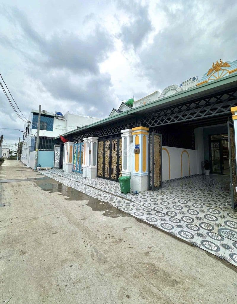 CẦN TIỀN TRẢ NỢ NÊN CẦN BÁN GẤP CĂN NHÀ GIÁP BÌNH CHÁNH GIÁ RẺ SHR