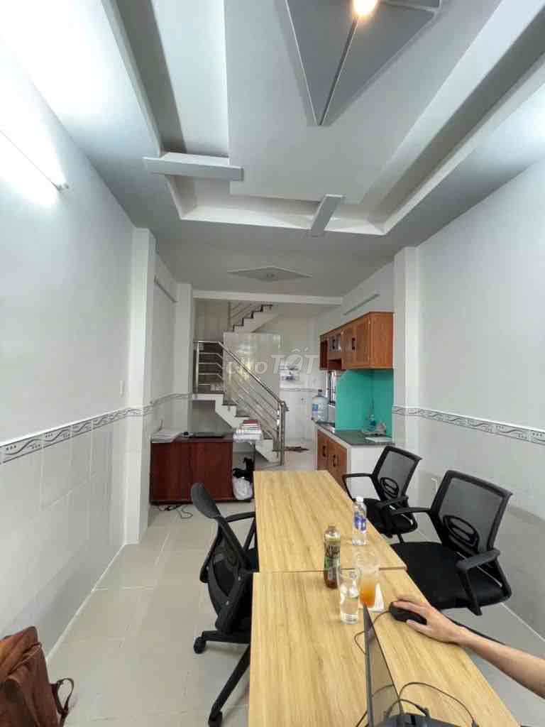 BÁN NHÀ TỈNH LỘ 10. ĐƯỜNG XE TẢI . KẾ BÊN TRƯỜNG HỌC - CHỢ ĐÊM BÀ HOM