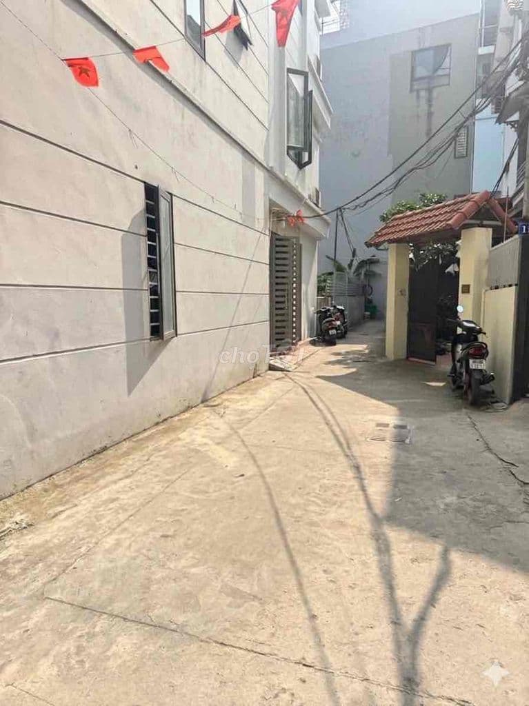 🔥 GẤP BÁN - NHÀ DÂN XÂY NGỌC THỤY - Ô TÔ ĐỖ CỬA 🔥 •