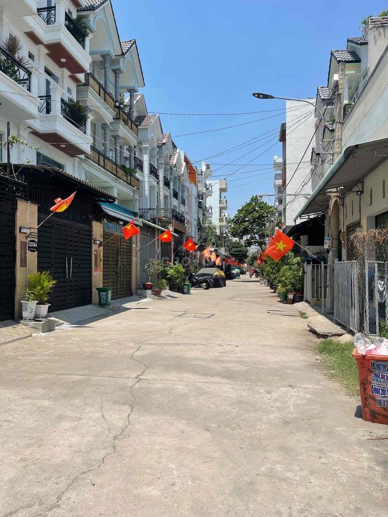 nhà 1trêt 2lâu 4pn 4wc - Ảnh 2