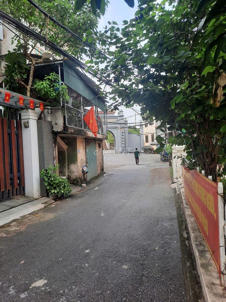 Đất thổ cư vuông đẹp , đã cấp phép đang xây dựng đường oto rộng 5m