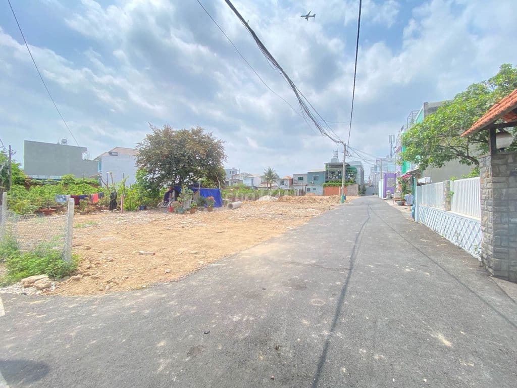 Bán đất Phân Lô - 55m2 - 5 tỷ - Linh Đông - Hẻm xe hơi né nhau - Ảnh 2
