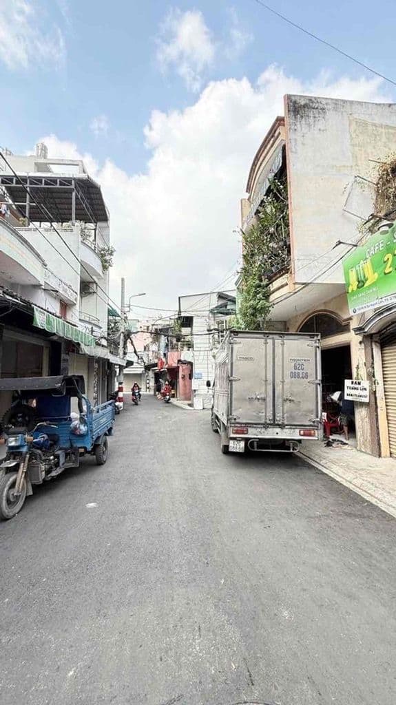 nhà mới đẹp full nội thất xịn hẻm xe tải gần nhà đường Lạc Long Quân - Ảnh 2