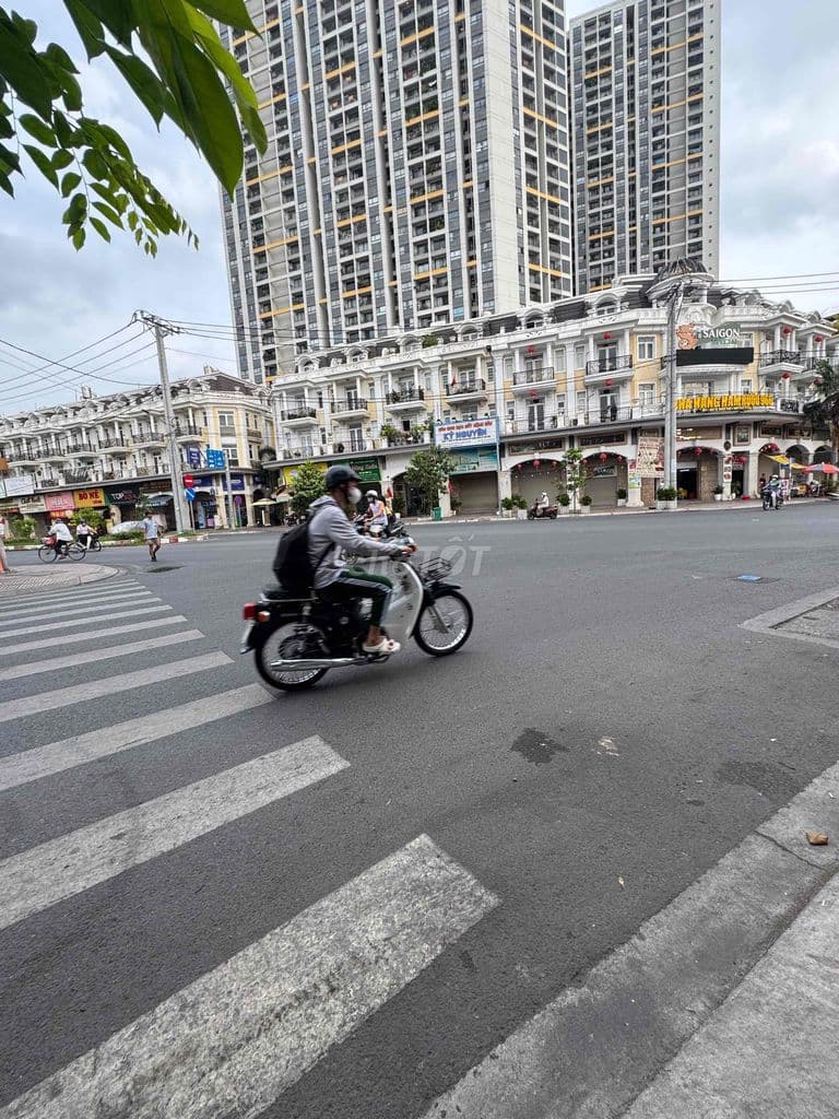 Bán nhà 4 tầng mặt tiền đường số 6 giao tạ quang bửu Q8