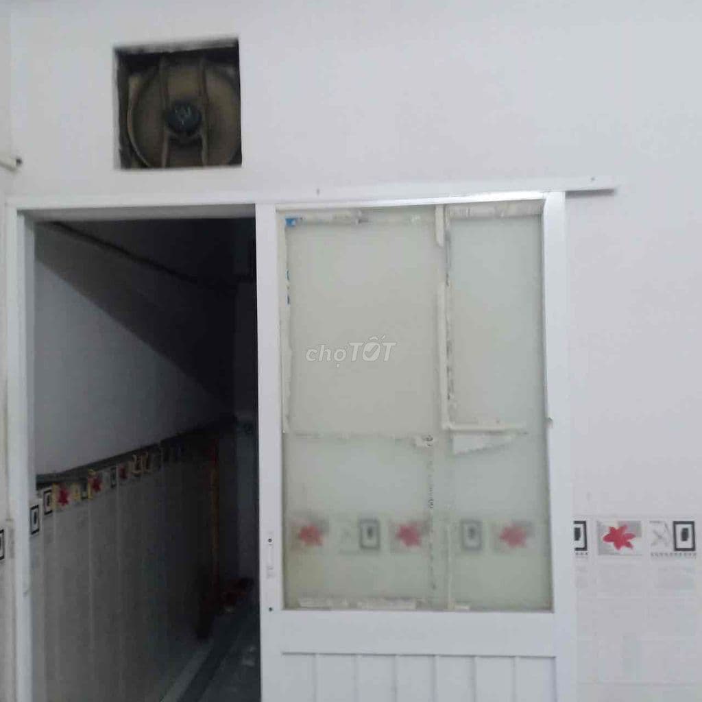 Nhà gần chợ Vườn Chuối, 4 tầng, 6 phòng, 3 toilet, 1 bếp, 1 khách