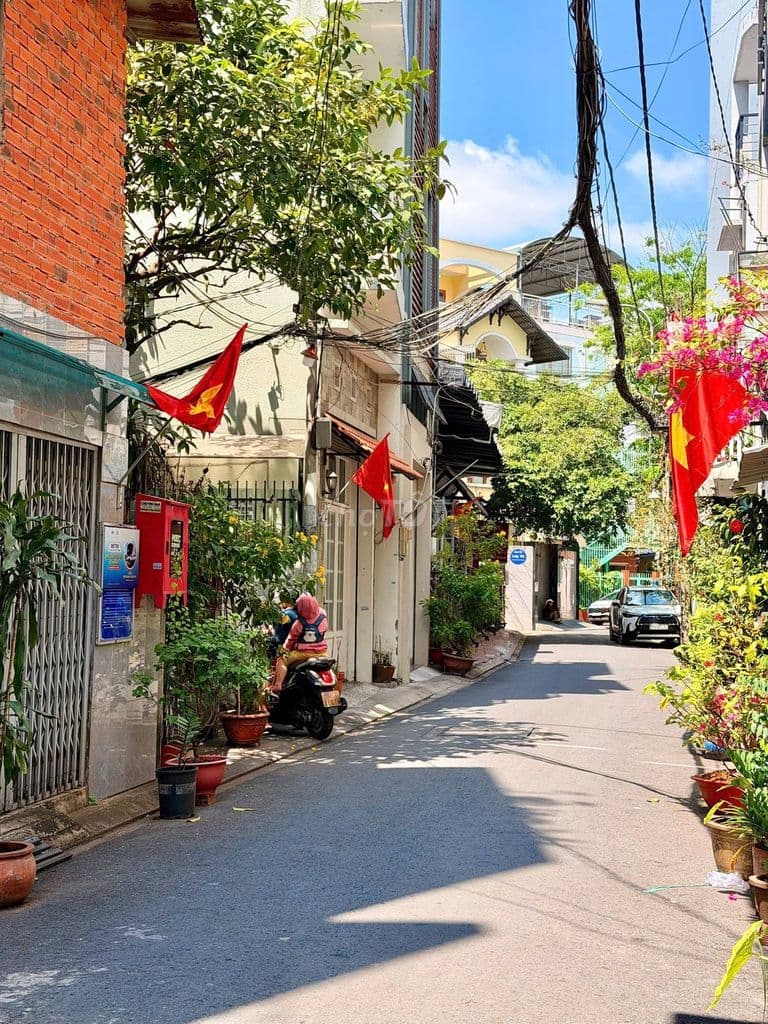 GẤP,6.XTY NHÀ 50M2 5PN NGAY NGÃ TƯ PHÚ NHUẬN,GẦN HXH THÔNG