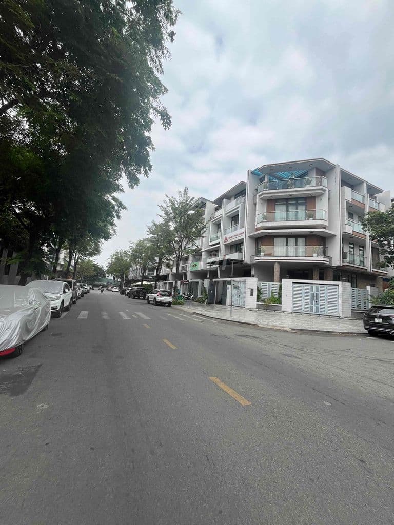 Hàng Hiếm cần bán căn góc quá đẹp giá *** KDT vạn phúc city