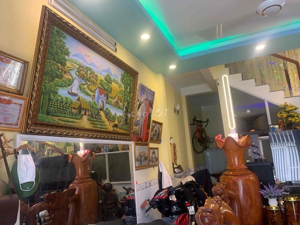 Bán nhà ngay chợ Tân Sơn - Phạm văn Bạch - 50m2 - 2 tầng 3 pn - hxh